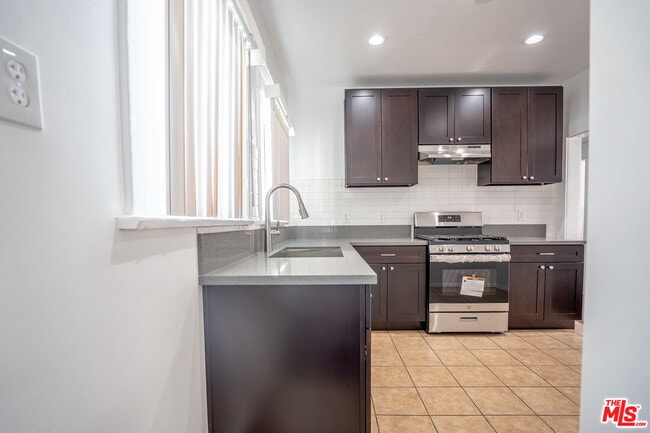 Building Photo - 2324 W Washington Blvd