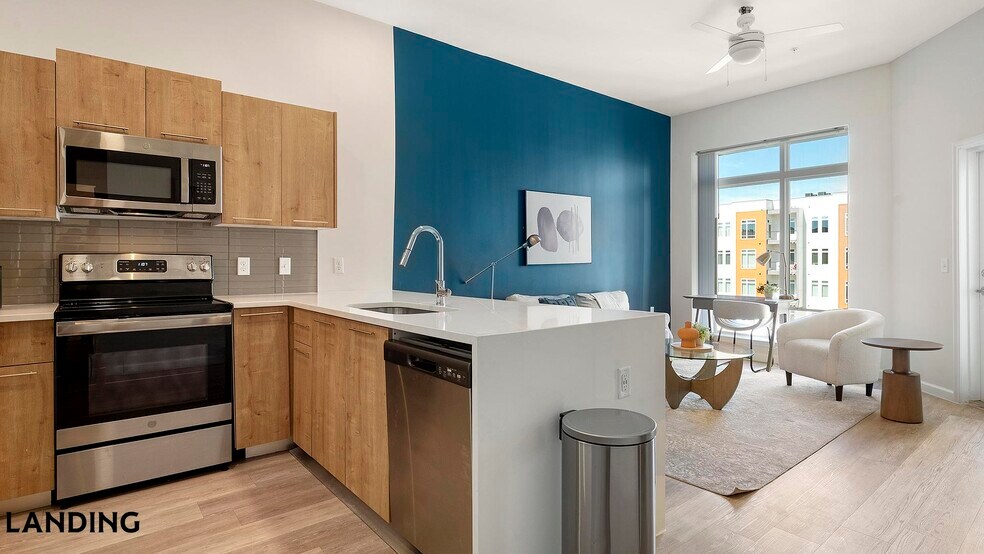 Building Photo - 5256 International Dr