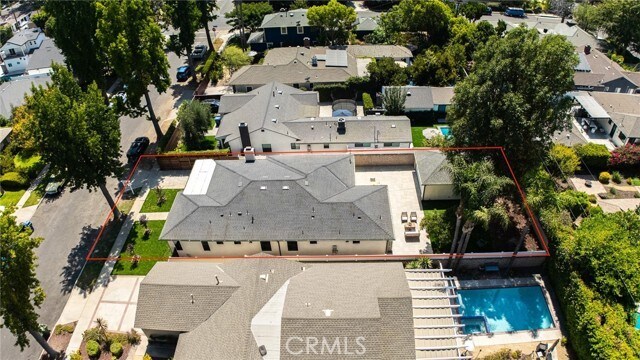 Building Photo - 5817 Cantaloupe Ave