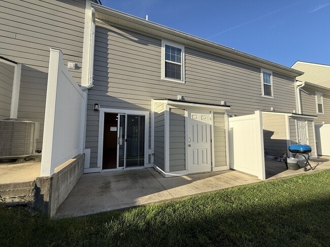 Building Photo - 408 Creekview Dr