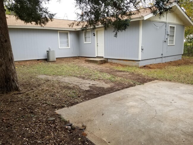 Building Photo - 610 E Water St