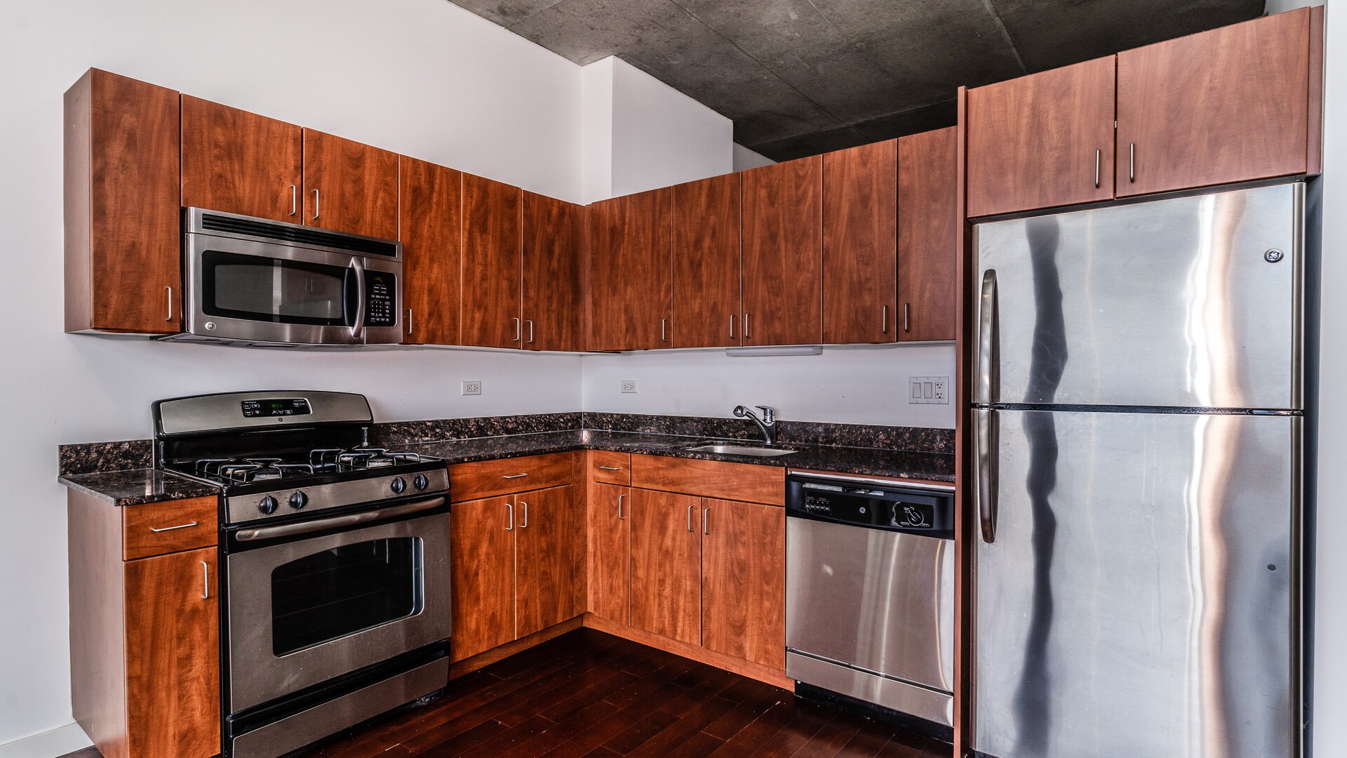 Building Photo - 235 W Van Buren St