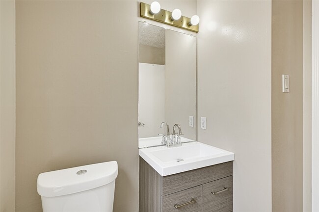 Building Photo - 12322 Meadow Ridge Dr