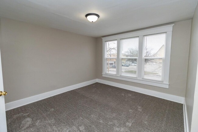 Building Photo - 1219 S Main St