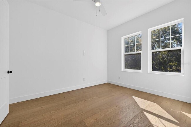 Building Photo - 611 24th Ave N