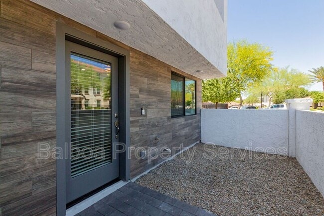Building Photo - 1318 S 105th Pl