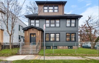 Building Photo - 19 Abbotsford Ave