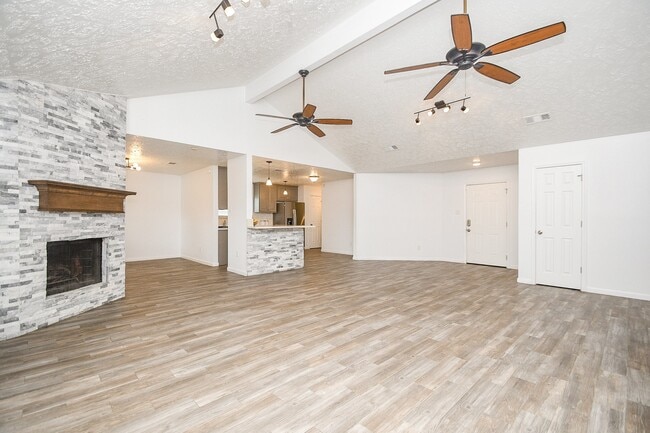 Building Photo - 19734 Redroot Dr