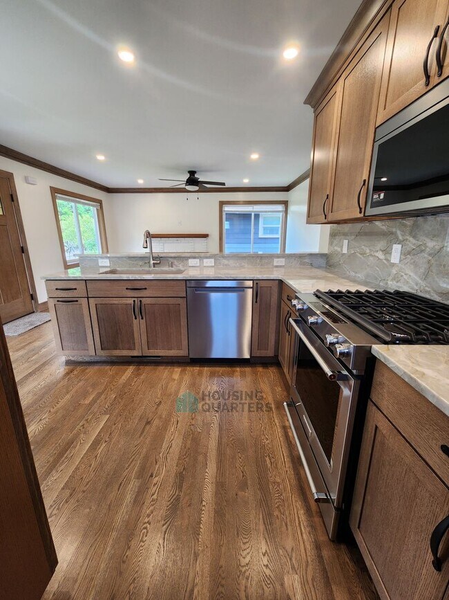 Building Photo - Wonderful home located in one of Spokane's precious historic districts!