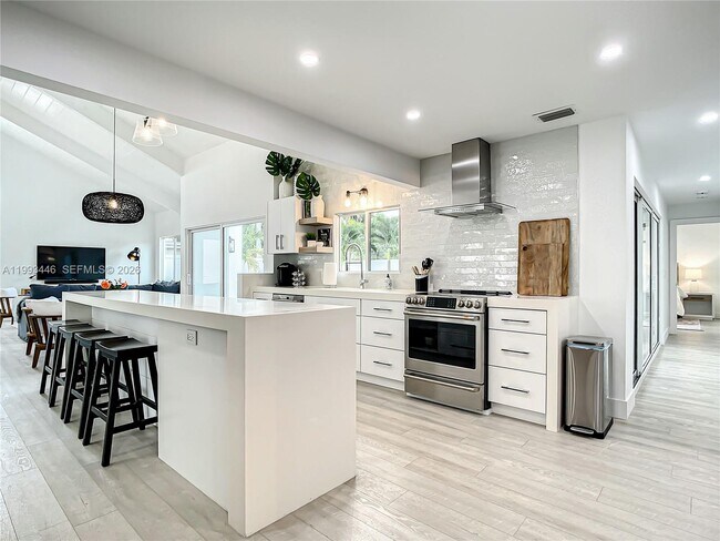 Building Photo - 104 Angelfish Ln