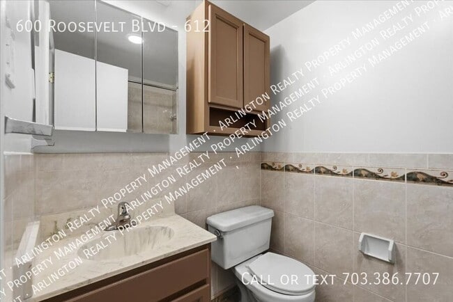 Building Photo - 600 Roosevelt Blvd