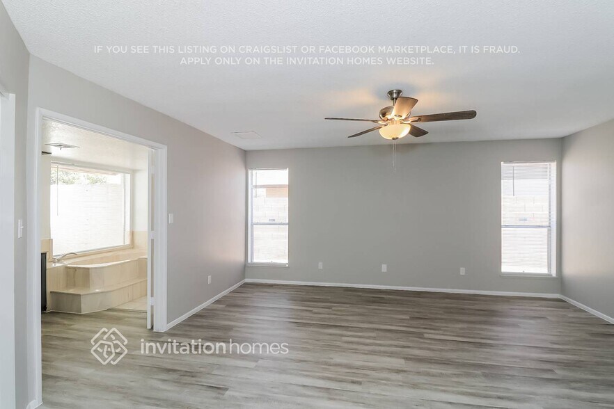 Building Photo - 1208 W Topeka Dr