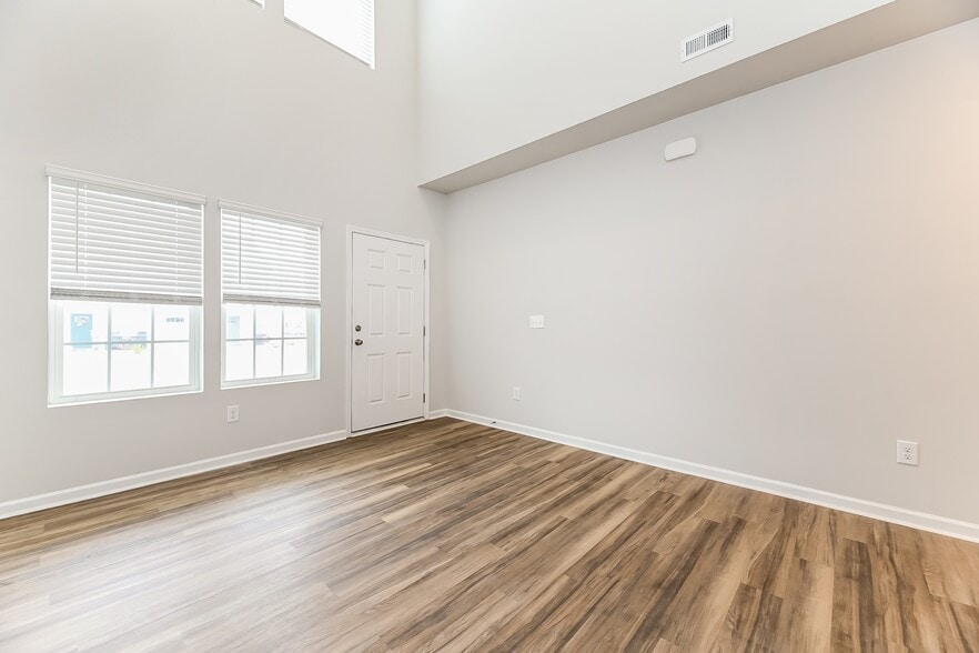 Building Photo - 7291 Bellacroft Dr