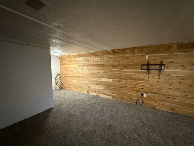 Building Photo - Beautiful 4 Bedroom Home