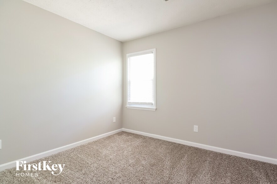 Building Photo - 668 Slew Ave