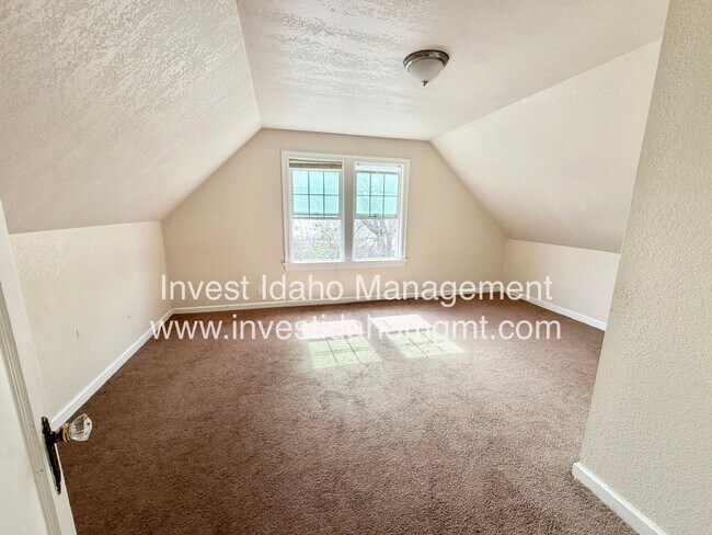 Building Photo - 126-128 N 10th St