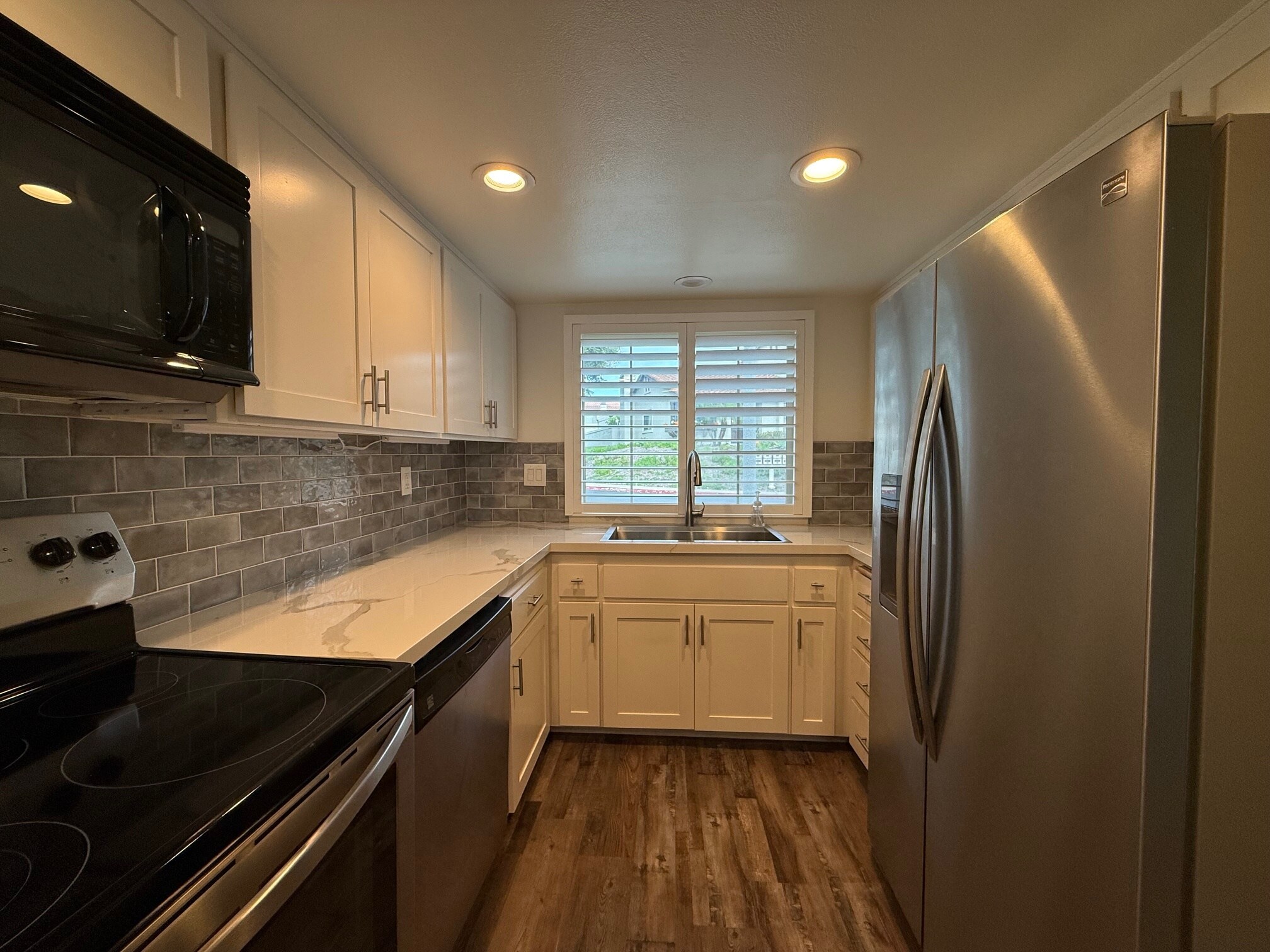 Building Photo - 6917 Pear Tree Dr