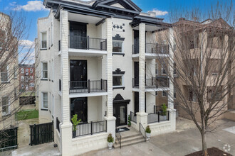 Building Photo - The Hills at Lakeview