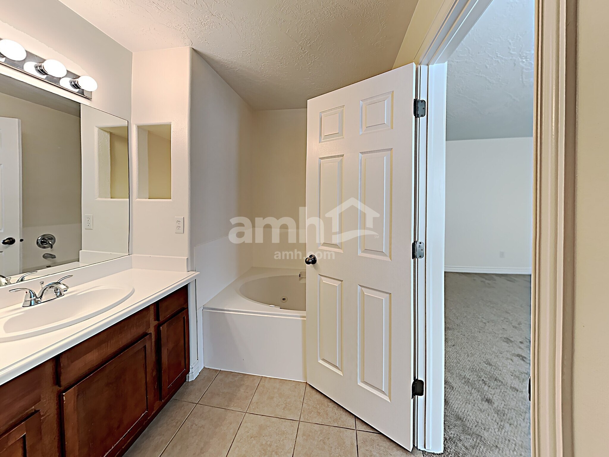 Building Photo - 10454 Sugarloaf Dr