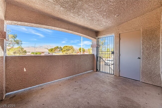 Building Photo - 350 S Durango Dr