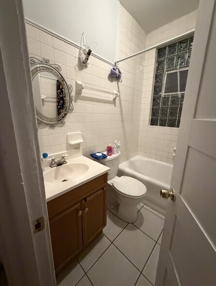 Building Photo - 5937 W Dakin St