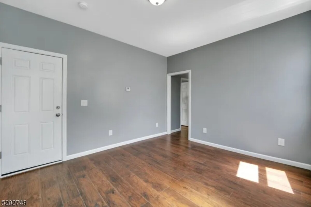 Building Photo - 106 Vermont Ave