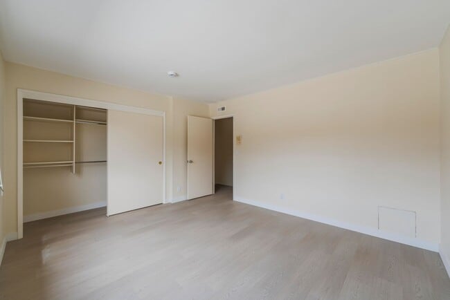 Building Photo - RPV Remodeled 2 bed 3 bath townhome in gat...
