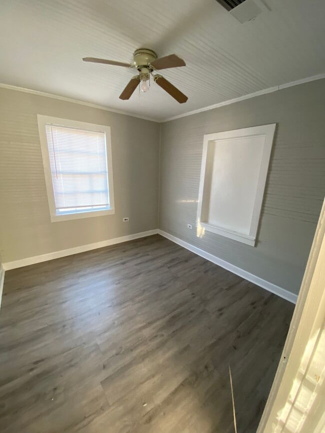 Building Photo - Charming & Efficient Living in the Heart of Houma