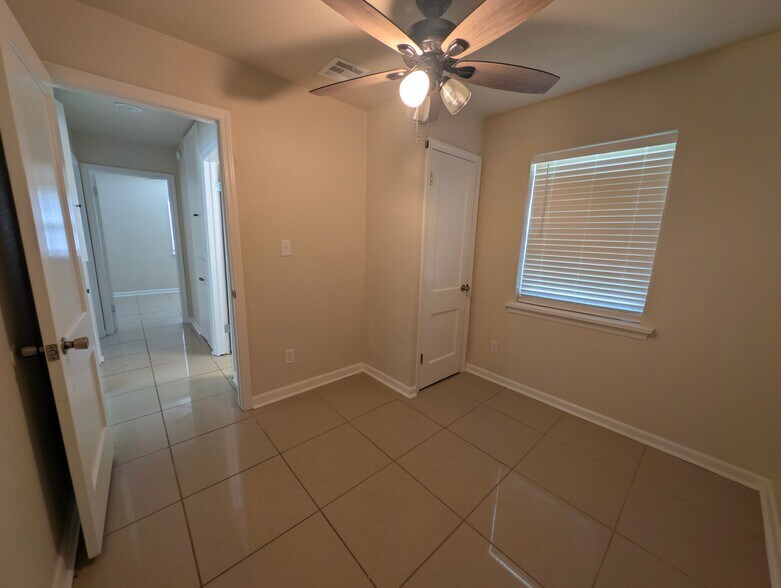 Building Photo - 717 S Midwest Blvd