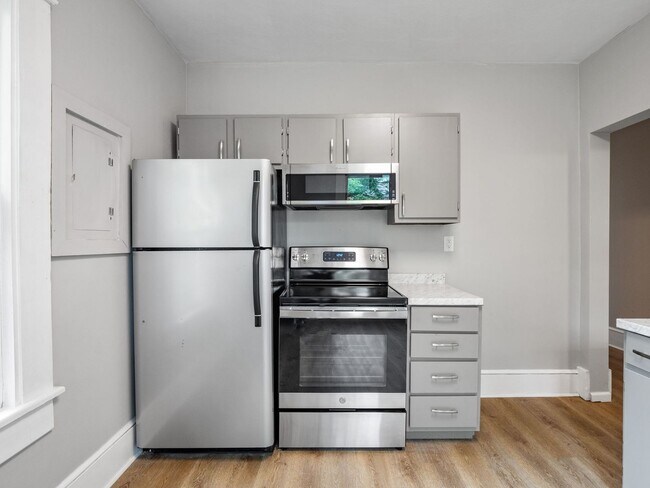 Building Photo - 926 Winona Ave SW