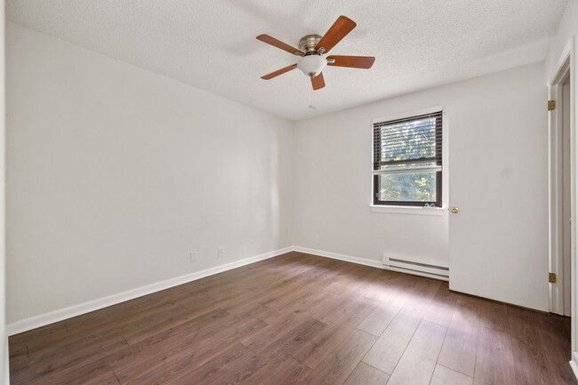 Building Photo - 4432-4434 Central Valley Dr