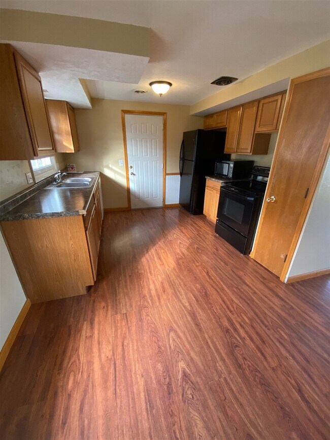 Building Photo - 10217 Auburn Rd