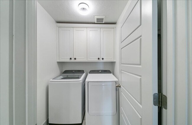 Building Photo - Warm & Welcoming Kuna Rental