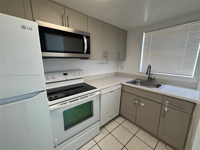 Primary Photo - 2454 NW 52nd Ave