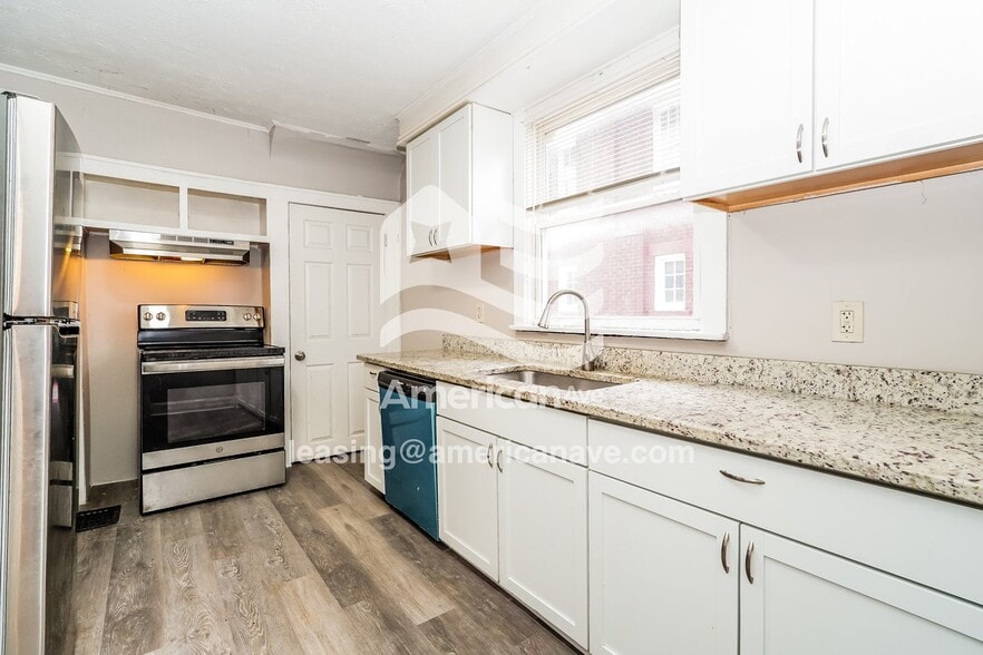 Building Photo - 196 N Burgess Ave