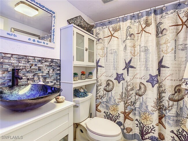 Building Photo - 4625 Bayshore Dr
