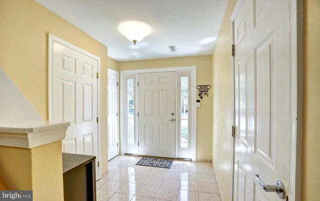 Building Photo - 102 Cagney Terrace SE