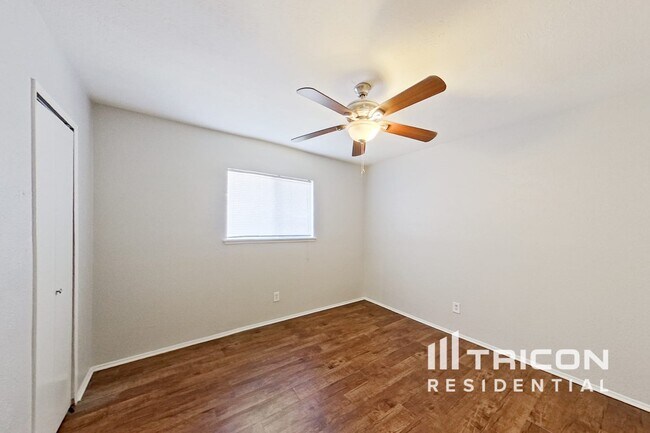 Building Photo - 3816 Aspenwood Dr