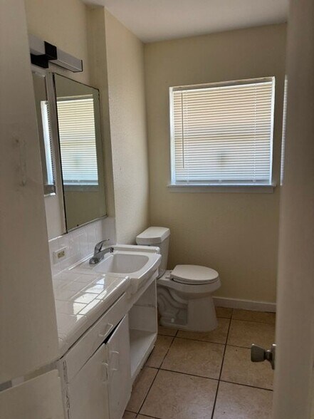 Building Photo - 9510 Contessa Dr