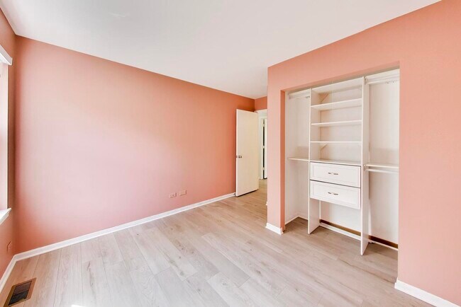 Building Photo - 505 Newbury Dr