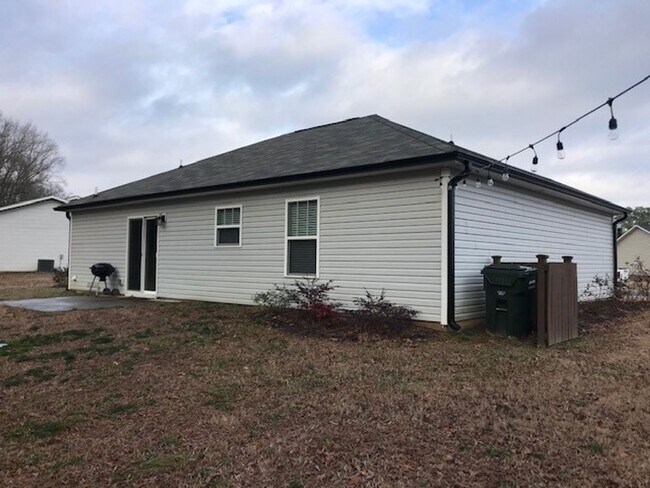 Building Photo - 111 Hunters Landing Dr