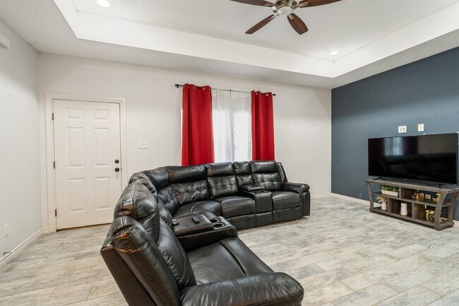 Building Photo - 200 Wallen St