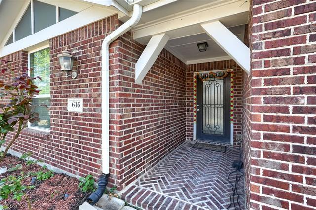 Building Photo - 616 Smokebrush St