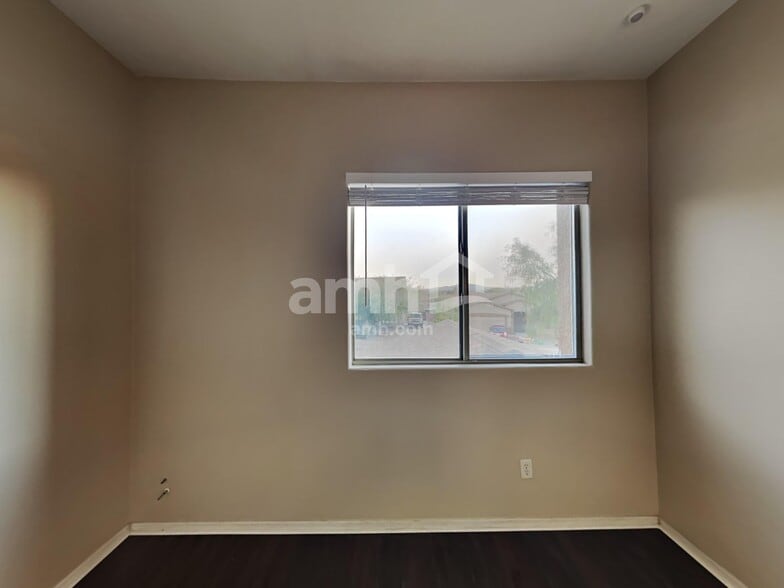 Building Photo - 7592 W Ranchers Dr