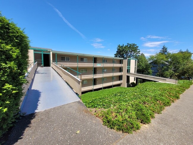 Building Photo - Southside Condo with a View - 1 Bedroom - ...