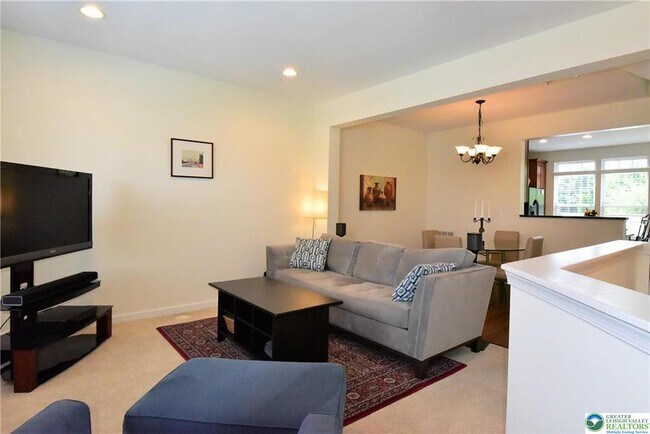 Building Photo - 1600 Oakridge Ln