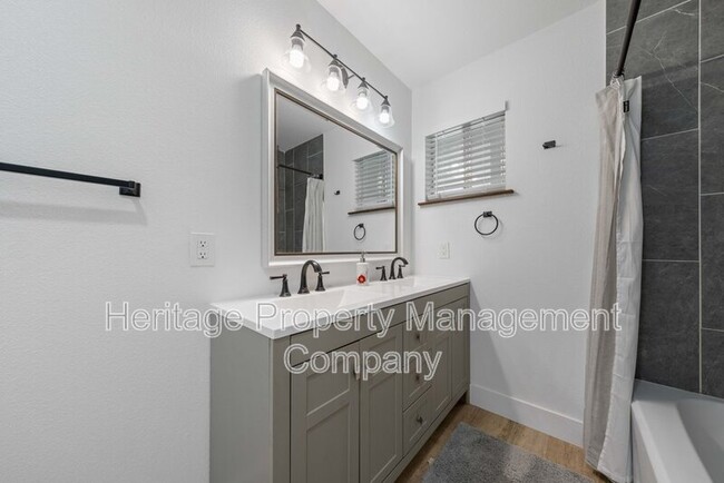 Building Photo - 784 Hill Top Dr