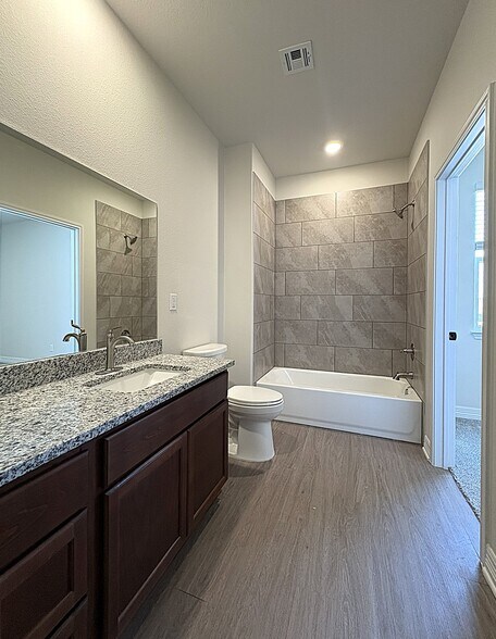 Building Photo - 1154 Lindsey Dr