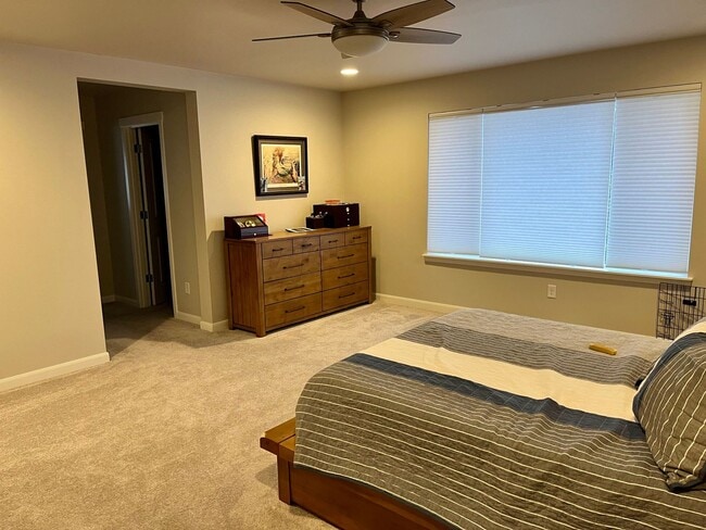 Building Photo - Beautiful New 2-Story Poulsbo Home