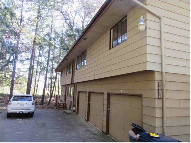 Building Photo - 25859 Madrone Dr